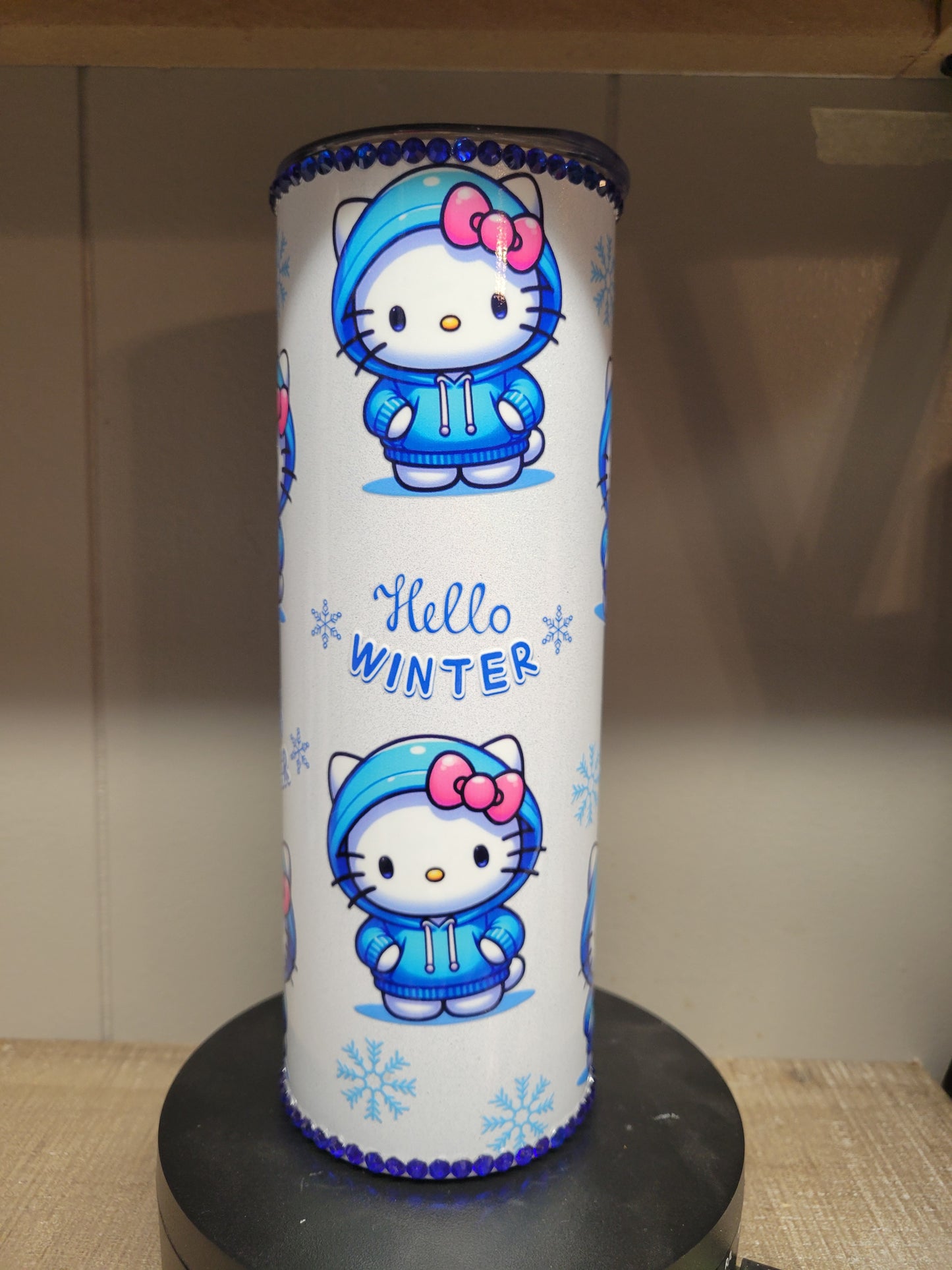 Hello Kitty winter